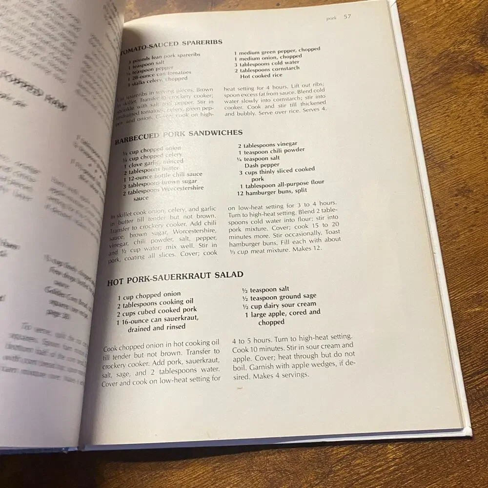Better Homes and Gardens Crockery Cooker Cook Book 1976
